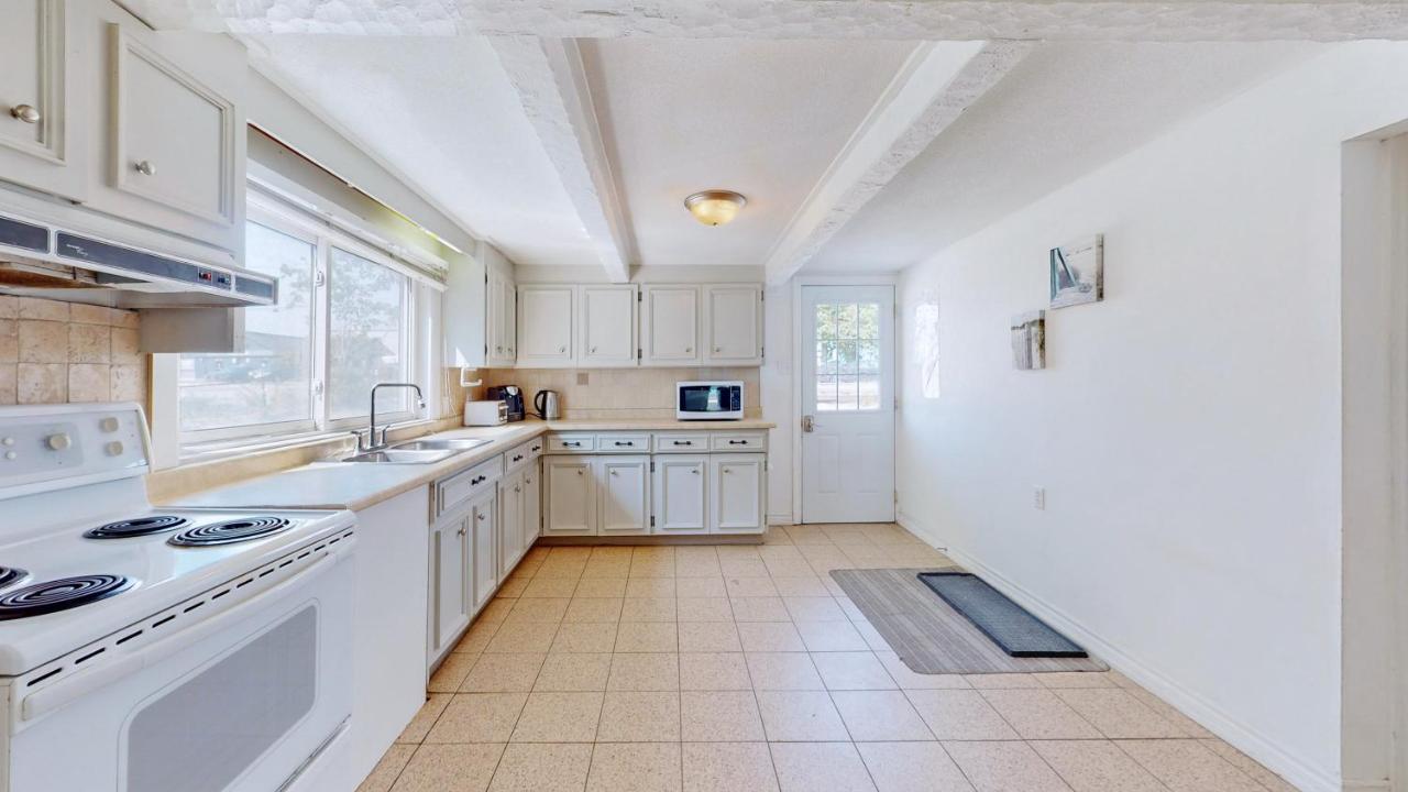 Main Beach River Retreat - Wasaga Beach 1 - Main Strip - 95 Mosley St Buitenkant foto